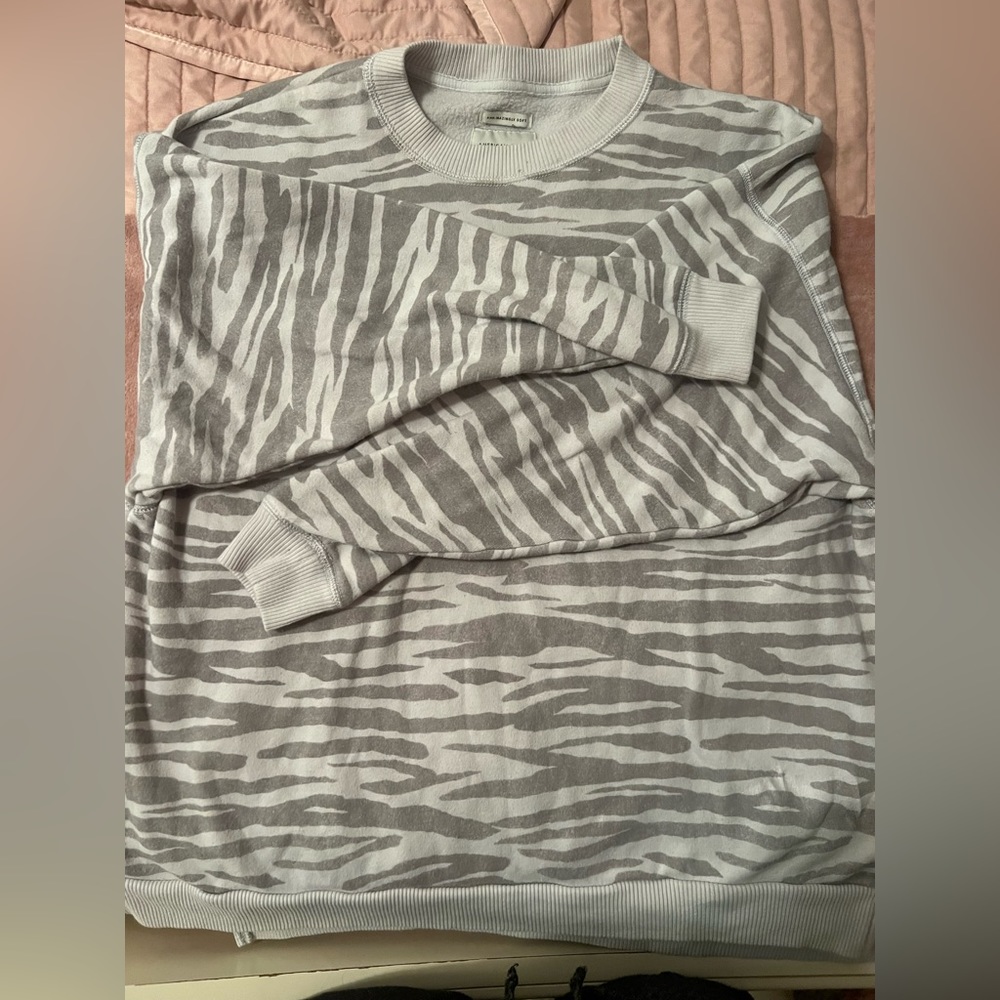 American Eagle Crewneck. Size XS but fits like a M.